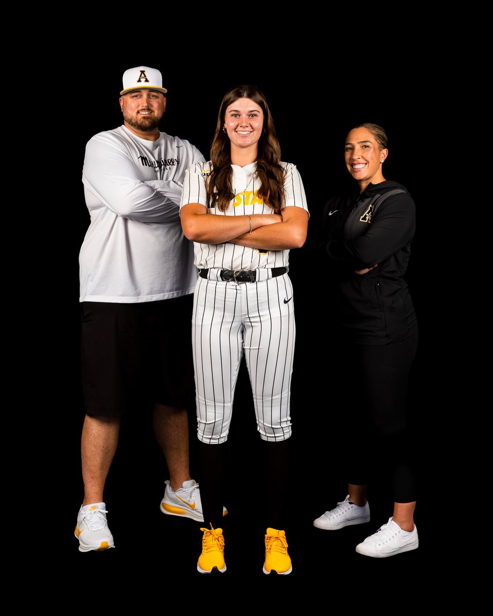 Tarabell2027's tweet photo. COMMITTED!! So excited to be a Mountaineer!! 💛🖤🤍 @whitjones25 @MattAlberghini @courtney_ogle12 @CoachDreswick @AppStateSB @impactcaymol https://t.co/Ruz4LFXsd0
