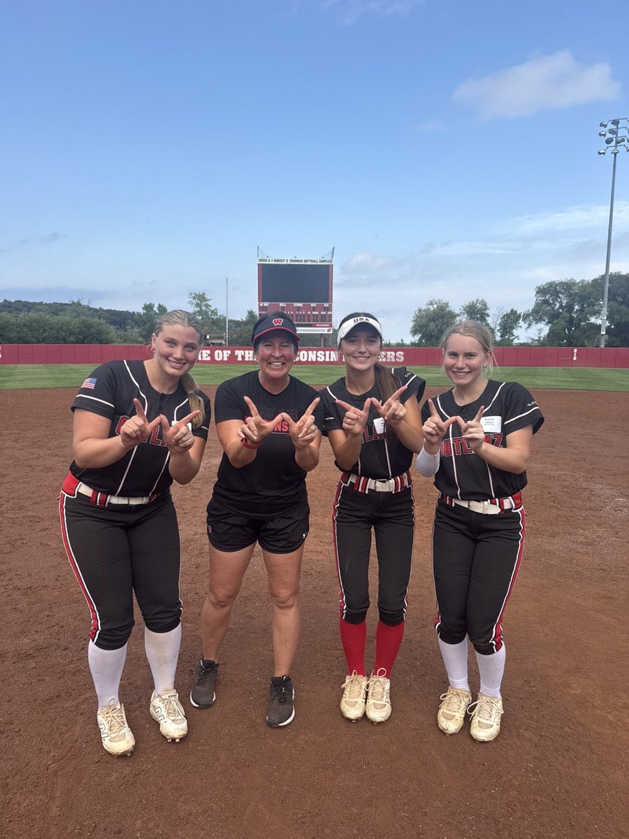 SummerLarson28's tweet photo. Had an incredible experience at the @BadgerSoftball Junior camp! I love being able to learn from their amazing players and amazing coaching staff! 

@BadgerHealy @dzym6 @Wisoutlawz @tagupSoftball https://t.co/TKfoZs69y8