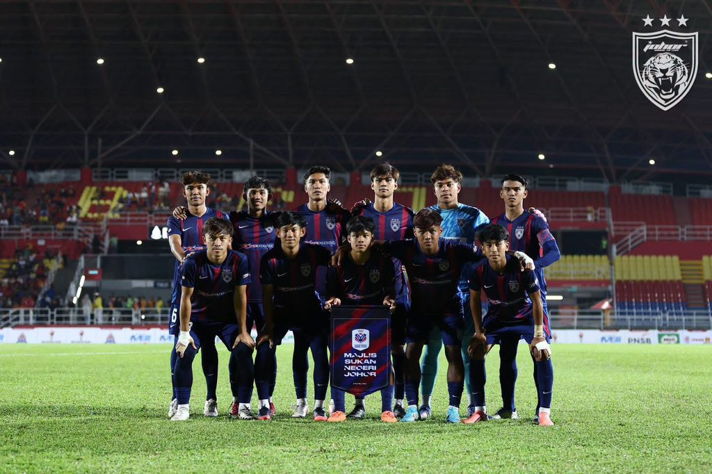 OfficialJohor's tweet photo. CONGRATULATIONS JDT III — SUKMA FOOTBALL GOLD MEDAL WINNERS!

Selangor 1-1 Johor (JDT III)
(Johor wins 4-2 on penalties)

More photos at https://t.co/jjsY7OSA34

Hidup Johor Demi Johor
#WeAreAMovement
#WhatCanYouDo
#TheTMJeffect
#SouthernTigers
#JewelOfTheSouth https://t.co/aG6vfUZyTN