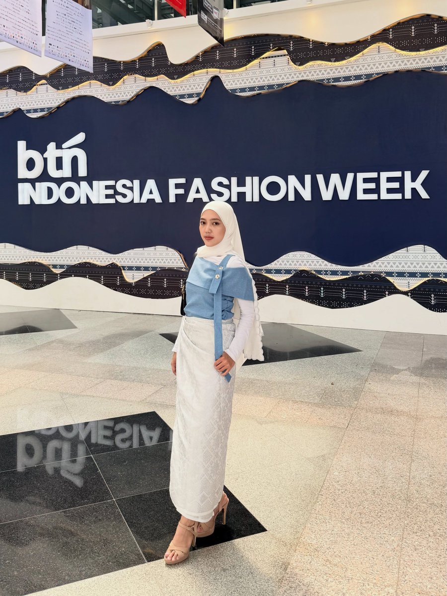 HugoGabrielBarr's tweet photo. Dress up for the culture with Indonesia Fashion Week. https://t.co/F87eRXvYCu
