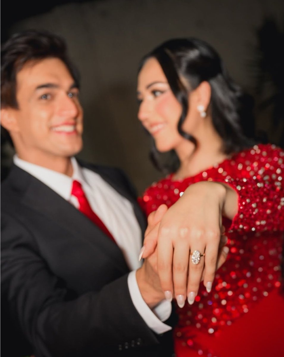 itstisha_7's tweet photo. OH MY GOD MOHSIN IS ENGAGED https://t.co/lrAtKt9sn9