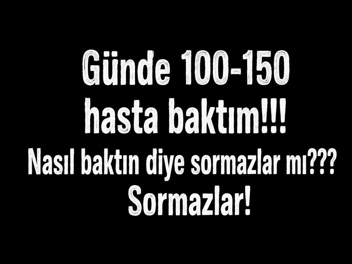 Hekimce261050's tweet photo. Poliklinikte sıradan bir gün...
Hasta içeri girdi.
72 yaşında.
Kreatinini yüksek.
Potasyumu düşük.
Hipertansiyonu var, üçlü kombinasyon kullanıyor.
Bacaklarında ödem var.
Hipotiroidi nedeniyle ilaç kullanıyor ama tetkiklerinde hipertiroidi tablosu var.
Buradan sonra tedavi başlıyor.
Ya kreatinin ve potasyum için nefrolojiye, tiroid için endokrinolojiye, ödem için kardiyolojiye yönlendirip sıradaki hastayı çağıracaksın.
Sonra hasta aylarca randevu arayacak.
Bir hastalık için bir kapıya, diğeri için başka bir kapıya gidecek.
Bu sırada yeni yakınmalar eklenecek ve yeniden yeniden hastaneye gelecek.
Ama sen o gün 100 hasta bakmış olacaksın. 
Ya da biraz zaman ayırarak hepsini toparlayacak, ilaçlarında yeni düzenlemeler yapacak ve tedavisini vereceksin. 
Ama o gün sadece MHRS ile 50 hasta bakacaksın. 

Sonra başhekim gelecek; sen zaten günde 50 hasta bakıyorsun diyecek. 
Sekreterini de alacak. 
Üstüne bir de; 
Günde 100 hasta bakılmasını örnek gösterecek.

Sen kimseyi tartışma içine çekmemek için susacaksın...