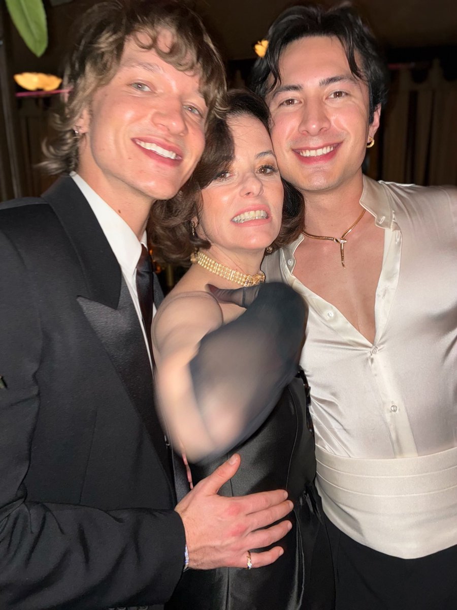 hudsonwupdates's tweet photo. New/old photo of Hudson Williams with Connor Storrie and Parker Posey at the 2026 Golden Globes! 

(via hairbyjasonrail on Threads) https://t.co/XsyEu8fB5G