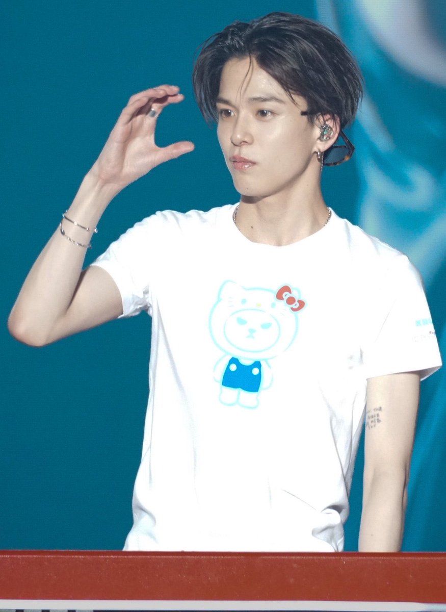 tr_k820's tweet photo. 朝光さんが着てたtシャツkidsサイズ(150)

焦ってきた、、、、(^◇^;) https://t.co/LLAcUMc3jk