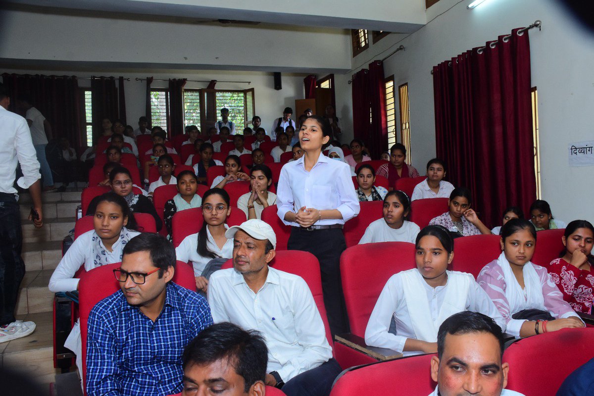 DiosShamliDios's tweet photo. Conversation with gen z by DM shamli in RK pg college shamli https://t.co/hCgbeOOqt4