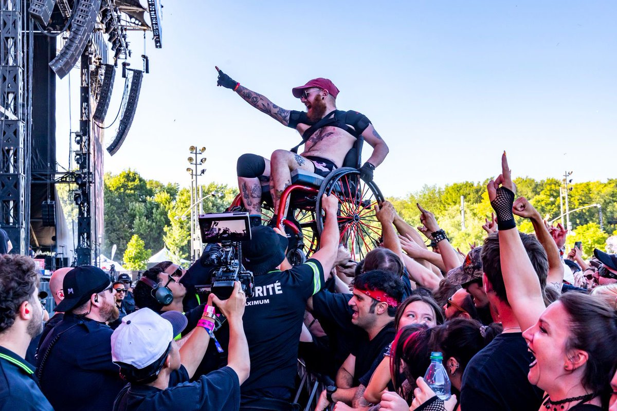 Montreal's tweet photo. The action from the @VansWarpedTour in Montréal this weekend! 🤘

📷 @evablue #montreal https://t.co/IywsXXHFf0