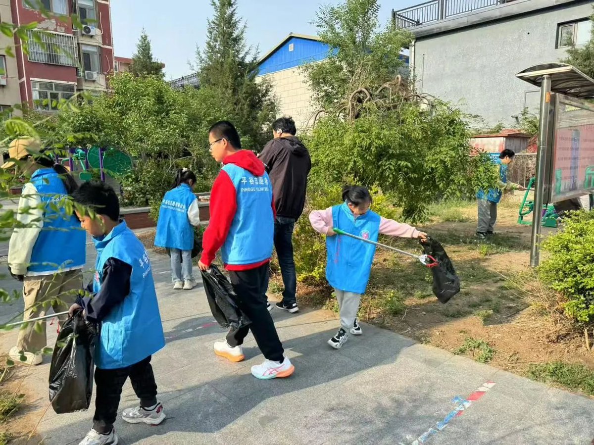 ESurapob's tweet photo. Join our weekend community cleanup! Meet at Central Park at 9 AM this Sat—bring gloves, smiles, and help make our neighborhood shine together. No experience needed, all ages welcome!， https://t.co/ABbj5PzQmF