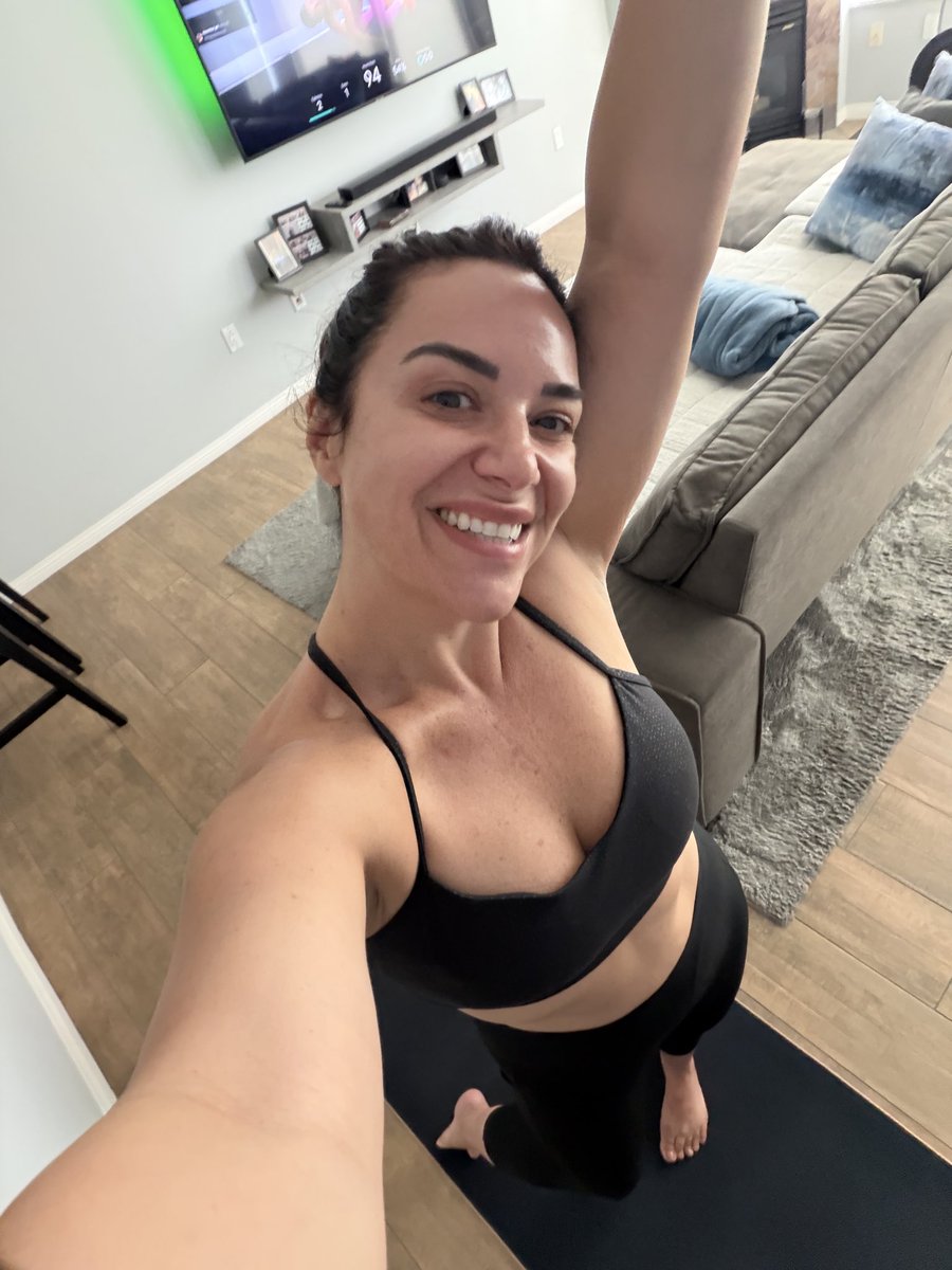 HollyJSD's tweet photo. Never skip a Saturday @onepeloton #sandiego #health #fitness #happiness https://t.co/8ekJwzYSVY