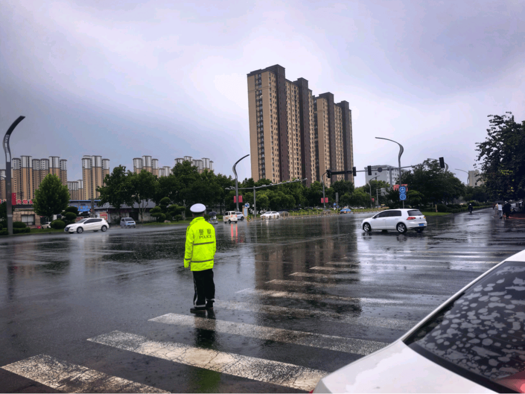IAMME_TEES's tweet photo. A stranger held the door for me in the rain today, smiled and said "You’re good to go"—small moments that make a tough day feel so light. https://t.co/Phvul2lYtD