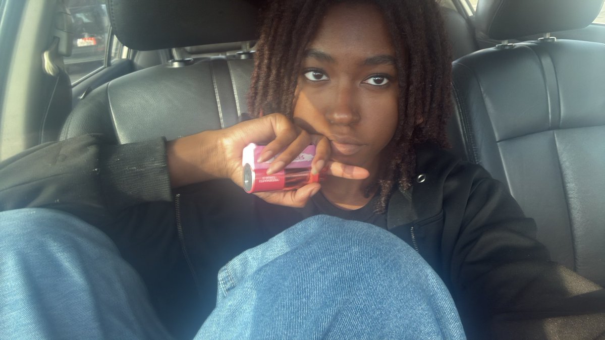 Yamvience's tweet photo. Accidentally middle finger…k https://t.co/Xk7ELiRS60
