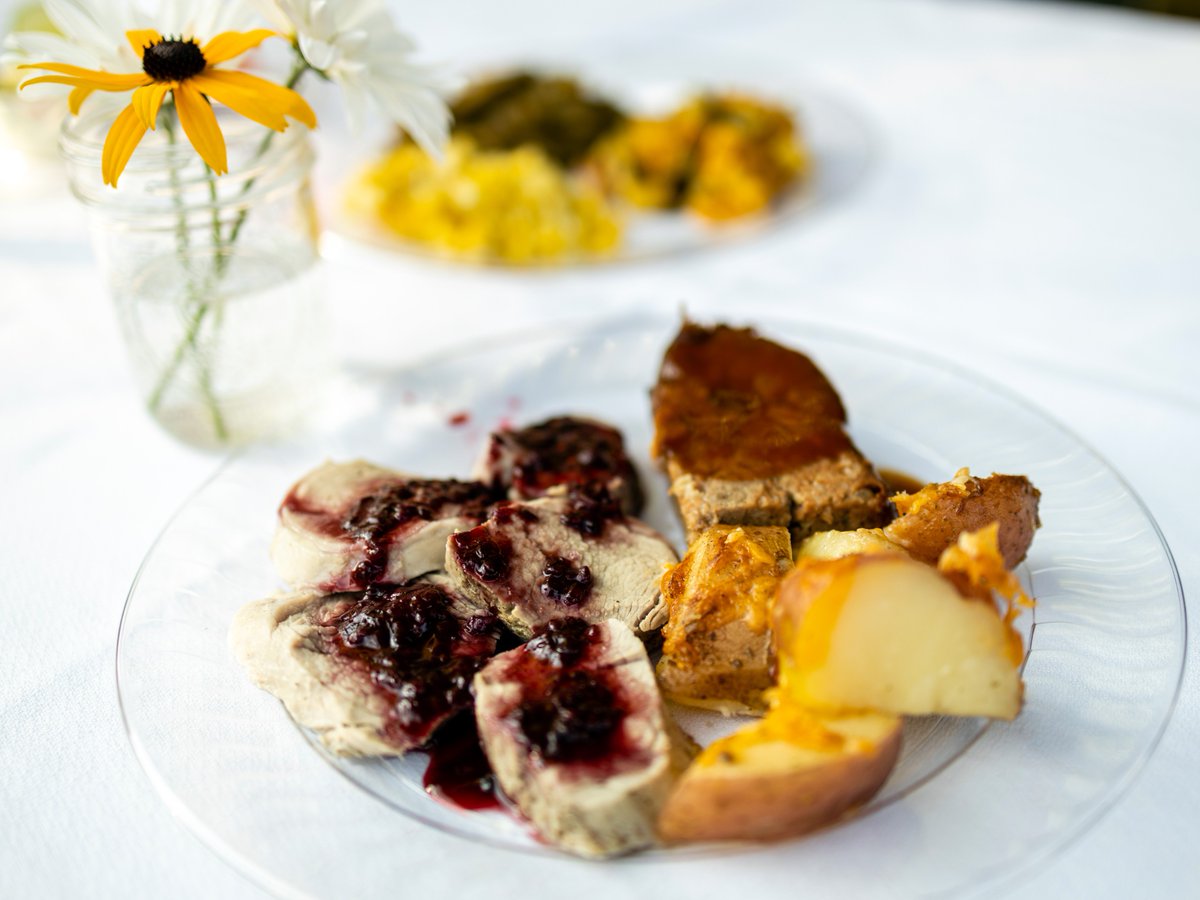 WVStateParks's tweet photo. If fresh food and friendly faces sounds like something you'd like, then you're going to LOVE our Farm-To-Table Dinner Series. 👇🧺🌽

✨ Join us at Cacapon Resort State Park for our next dinner.
🍽️ 8/23/26 at 5:00pm
📲 More info &amp; tickets: https://t.co/1MFXrM2R6V https://t.co/TklJKjZ3vW