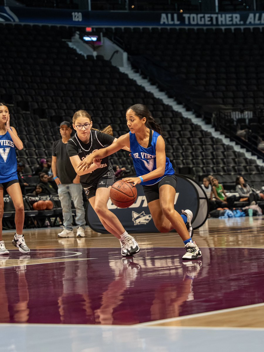 RogersArena's tweet photo. 3v3 basketball at Rogers Arena! 😤 https://t.co/wbGRwL8wwl