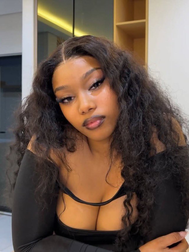 VivienRommyboss's tweet photo. Eyes😩🥹 https://t.co/qakSizw6fb