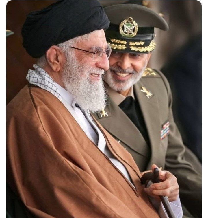Fatemeh158311's tweet photo. «مثل امام شهید» یعنی انتظار را فقط به زبان نیاوریم؛ خودمان را برای روزی آماده کنیم که حق و عدالت برپا می‌شود.
با اخلاق، با خدمت، با مسئولیت‌پذیری و با امید به ظهور امام زمان(عج).
منتظر واقعی، از امروز برای فردای موعود ساخته می‌شود.
#مثل_امام_شهید https://t.co/AfquRfKzDL