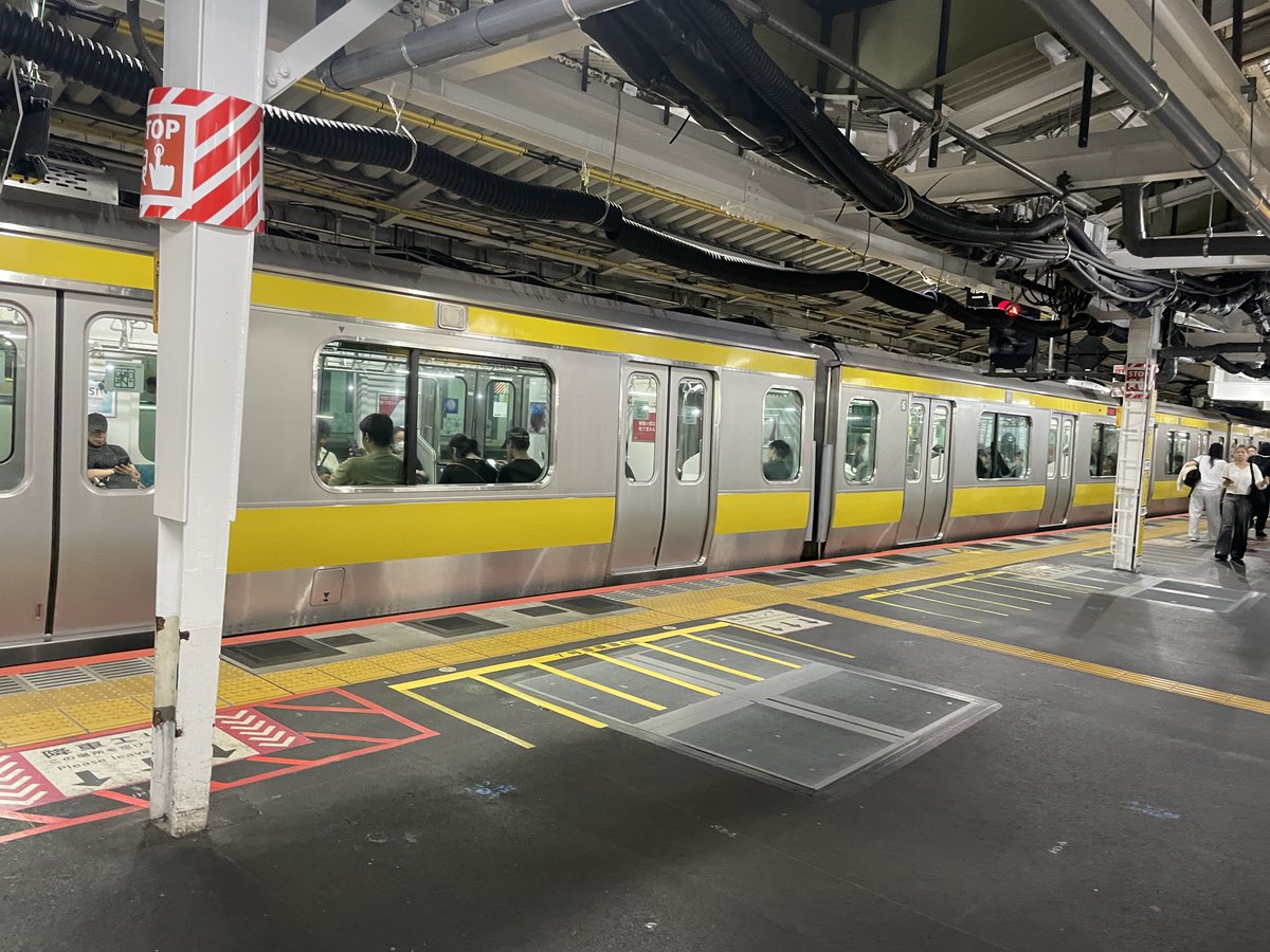 phasefree_bosai's tweet photo. 新宿駅
始発から運行中 https://t.co/FMr6jhnfqQ