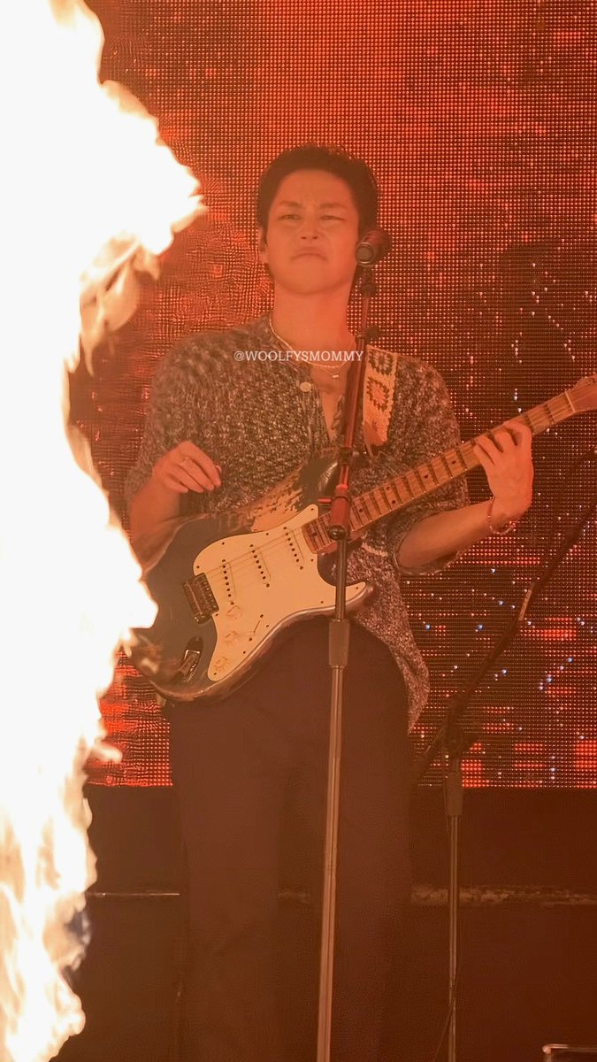 Woolfysmommy's tweet photo. Init sa mukha woosung no? AHAHAHAHAHAHAH 

dama din namin init e 😭😂

#RosetopiaInManila
#Rosetopia https://t.co/4yWYjCILsx