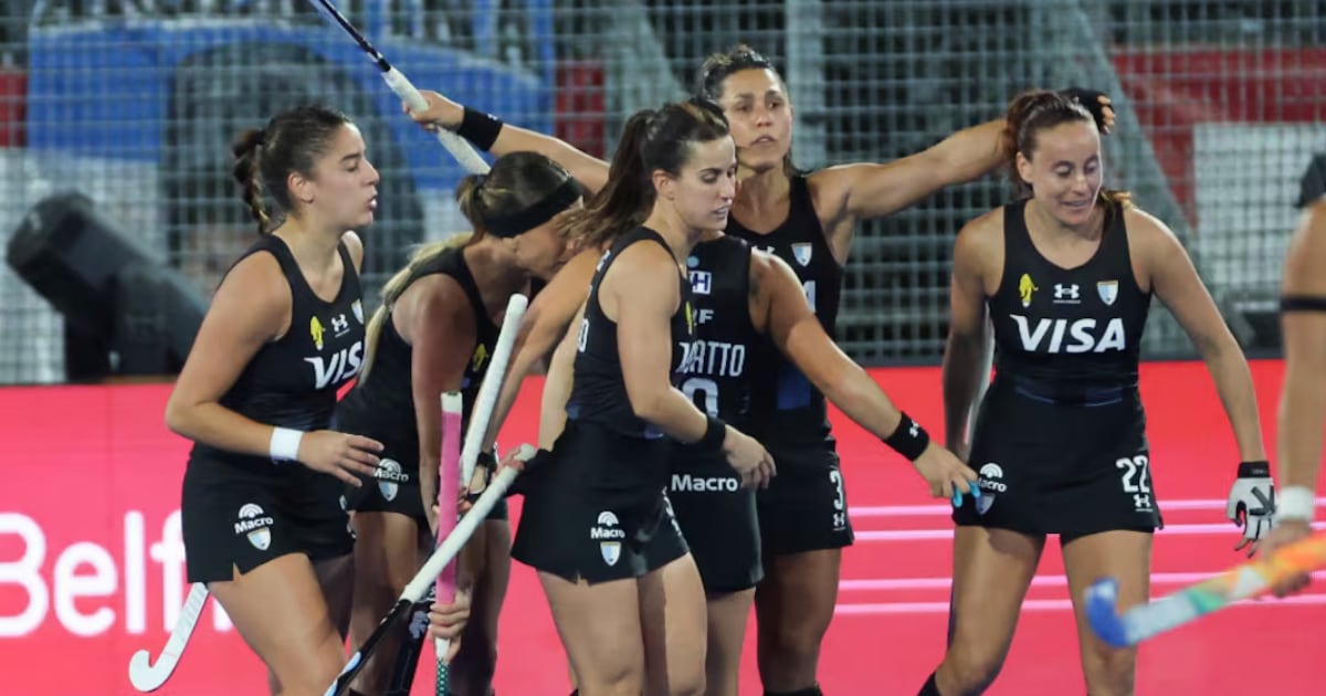 la100fm's tweet photo. La Leonas golearon 3 a 0 a España y se clasificaron a las semifinales del Mundial de hockey https://t.co/PaPzcx7fY5 https://t.co/fdEI2vUoIb