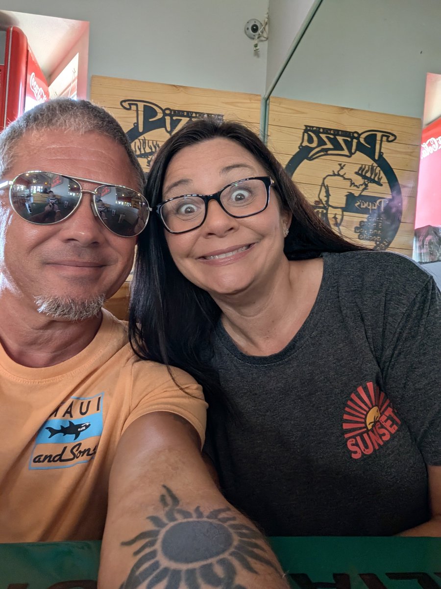 MeatyBob1432's tweet photo. Got to have a little birthday lunch with my beautiful bride today!! The #FrankSinatra was amazing!! #pcola #PensacolaBeach #paradise #mytown #myhome https://t.co/rQJyKdn0LC