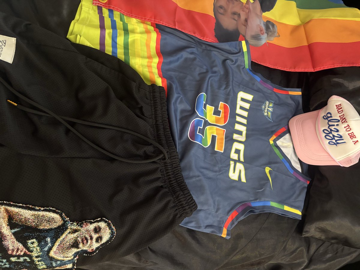 adeyasavocado's tweet photo. how i will be sleeping tonight for the game tomorrow https://t.co/gTyO9nQrus