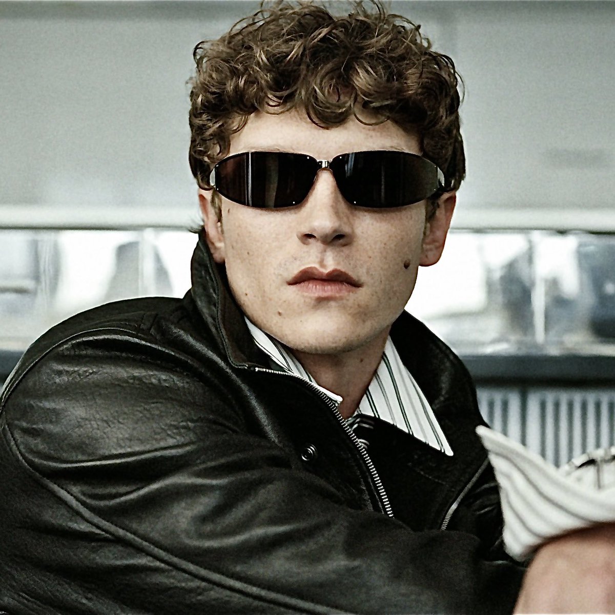 cloisphile's tweet photo. no sunglasses ever sunglassed the way these sunglasses are sunglassing on him https://t.co/18neCoxJt7
