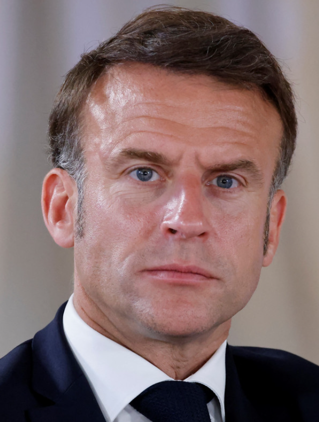 LeaBourseFR's tweet photo. En 2025, les baisses de prix imposées aux labo pharma en 🇫🇷 ont atteint un record (1,35 milliard €).

= la politique de régulation la plus AGRESSIVE d'Europe.

La ministre de la santé s'en était réjouie mais...

Résultat : les laboratoires déposent de moins en moins de dossier en France (trop long, trop cher, prix trop bas...)

Aujourd'hui, 40% des nouveaux médicaments approuvés en 🇪🇺 n'arrivent JAMAIS en France.

→ La Sécurité sociale, en serrant les prix pour protéger les patients, a fini par priver ces mêmes patients des traitements qu'elle cherche à rendre accessibles. 💀

On en revient souvent à la même conclusion :
Vouloir trop "réguler" le marché = mauvaise idée.
