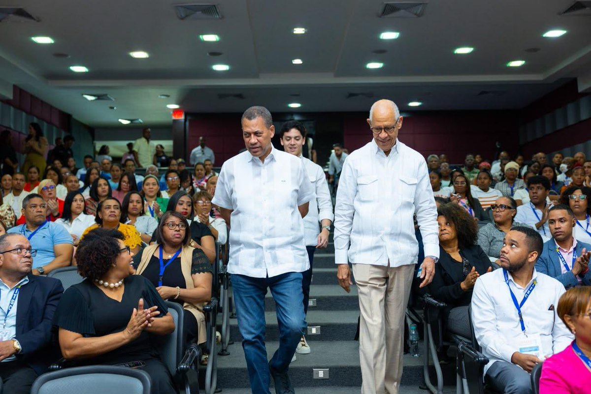ggomezmazara's tweet photo. Muy agradecido del rector Holguín y su equipo del ITSC por invitarnos a una charla sobre Liderazgo 2.0 y Transformación Digital.

¡Muchas gracias! 🙌 

G.G.M. https://t.co/tmZilrzQ9b
