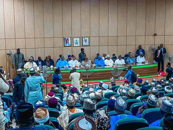 TheMRDdigital's tweet photo. Kai tsaye daga jihar jigawa gurin Nuna goyon baya ga Bola Ahmad Tinubu wanda Mai Girma Ministan Gidaje da Raya Birane Engr Muttaqa Rabe Darma yahalarta Ajihar Jigawa https://t.co/GoS8E5JwGj
