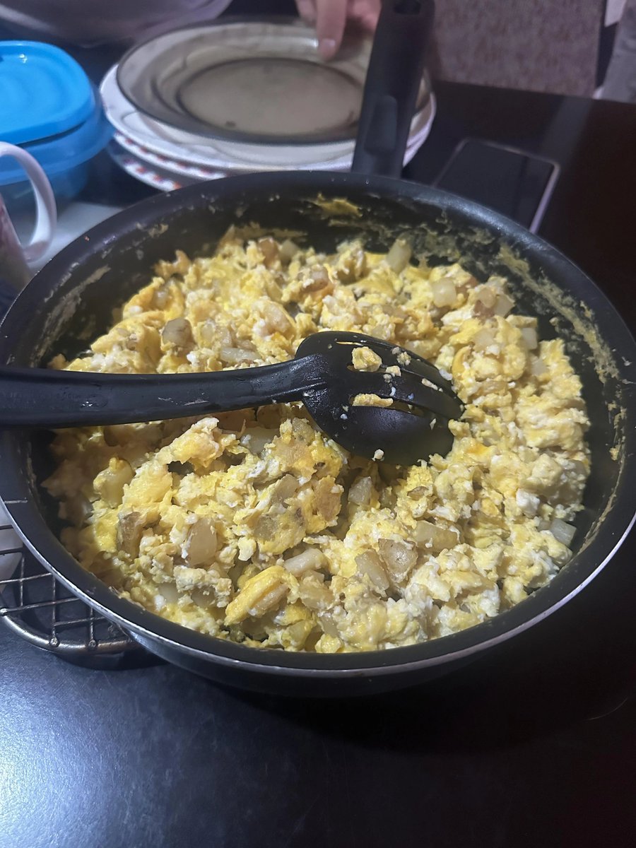 deacon_dg's tweet photo. Have you ever tried this style of potatoes? They’re potatoes with eggs plus diced white onions and green chili peppers! https://t.co/3kzVclIyQK