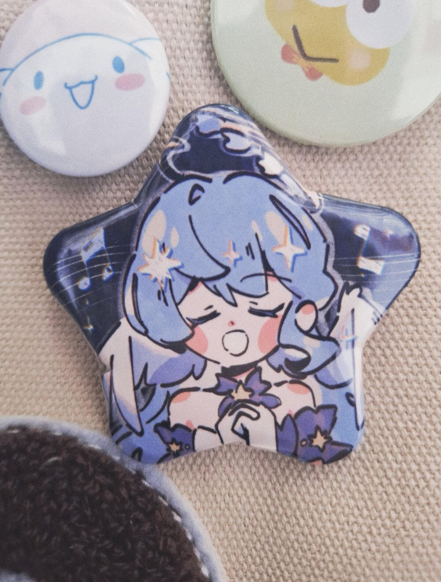 iyowacore's tweet photo. Love my robin pin shes my beautiful baby https://t.co/sSVq4Ds3He