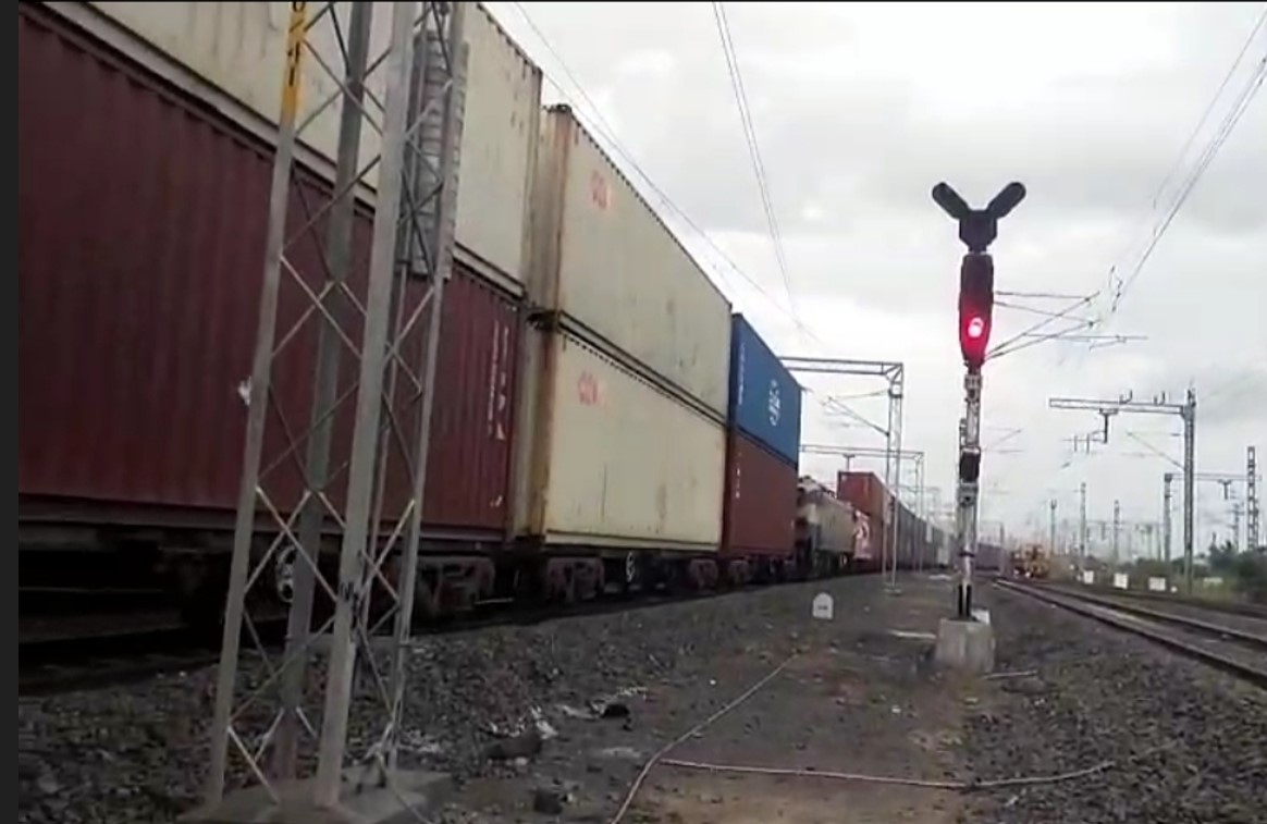 portwings's tweet photo. #JNPA Commences First Long-Haul Double-Stack #DFC Rake Operations
https://t.co/cNpsRG4iRz
@JNPort https://t.co/mAxrykxOrR