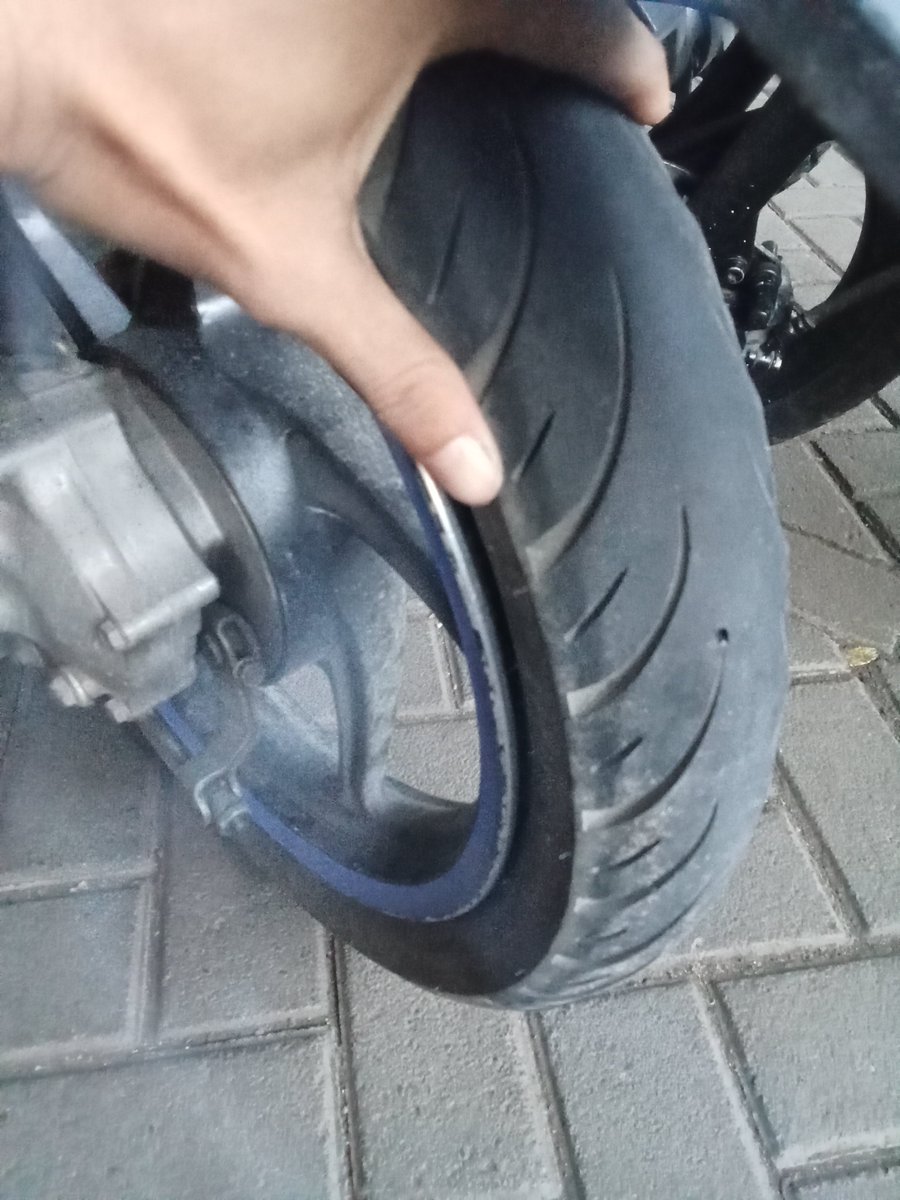 azerboiii's tweet photo. @DongBnb I really want to buy new tires, because I've had difficulty using them several times. I'm trying, but I don't have enough money. https://t.co/ROCNvkEicE