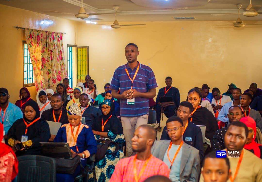 lourwana's tweet photo. 𝐍𝐈𝐆𝐄𝐑 𝐃𝐈𝐆𝐈𝐓𝐀𝐋 𝐃𝐀𝐘 𝟐𝟎𝟐𝟔 | #ZINDER STEP 

La dynamique numérique se poursuit à Zinder avec l’étape de Zinder du #NigerDigitalDay 2026, qui a débuté aujourd’hui avec deux journées dédiées aux compétences numériques, à l’innovation et à l’entrepreneuriat des jeunes.

Au cœur de cette étape, les participants prennent part à un programme intensif et pratique autour de plusieurs thématiques clés : IA & Développement Web, IA avancée & Entrepreneuriat Tech, Cyberhygiène & Protection des données, Création de contenus éthiques, ainsi que des ateliers pratiques permettant de transformer les connaissances acquises en réalisations concrètes à travers des mini-projets en équipe.

À travers les échanges, les ateliers et les exercices pratiques, les jeunes de Zinder explorent de nouvelles façons d’utiliser le numérique pour apprendre, créer, entreprendre et répondre aux défis de leur environnement.

Deux journées placées sous le signe de l’apprentissage par la pratique, de la collaboration, de l’innovation et du partage d’expérience.

À Zinder, la jeunesse montre une nouvelle fois que le numérique n’est pas seulement un outil à utiliser : c’est une compétence à maîtriser, une opportunité à saisir et un levier pour construire l’avenir.

Niger Digital Day 2026 | AI & Digital Skills for Youth 
#NigerDigitalDay2026 #NDD2026 #DigitalNiger #Zinder #AISkills #DigitalSkills #Jeunesse #Niger