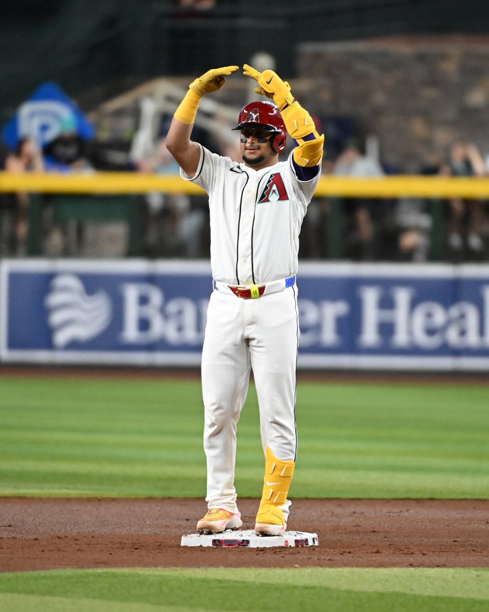 MLBStats's tweet photo. Gabriel Moreno currently possesses the longest active hitting streak in MLB! 🐍

During his 14-game hit streak, the @Dbacks catcher is slashing .373/.413/.644 with 11 XBH and 14 RBI! https://t.co/el20oVQHsd