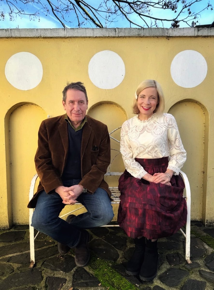 Lucy_Worsley's tweet photo. Hey - EARLIER I got to hang out with Jools Holland on @bbcradio3! And to talk about some of my favourite pieces of music. 
https://t.co/mjcwm2vZUQ https://t.co/fnQtYq2Rag