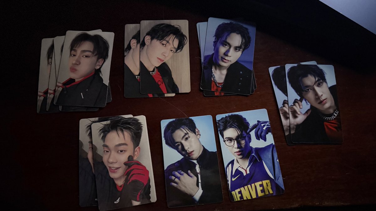 Cherreen_CH's tweet photo. หาแลกค่า หน้างานพรุ่งนี้ Ver. Stage

Concept :  มาร์ค , โฟโต้ , ตูน
Selfie : คาณ , นอร์ท , ตูน

#iZDDMMYY_Merch 
#iZ https://t.co/JhVgznqCG1