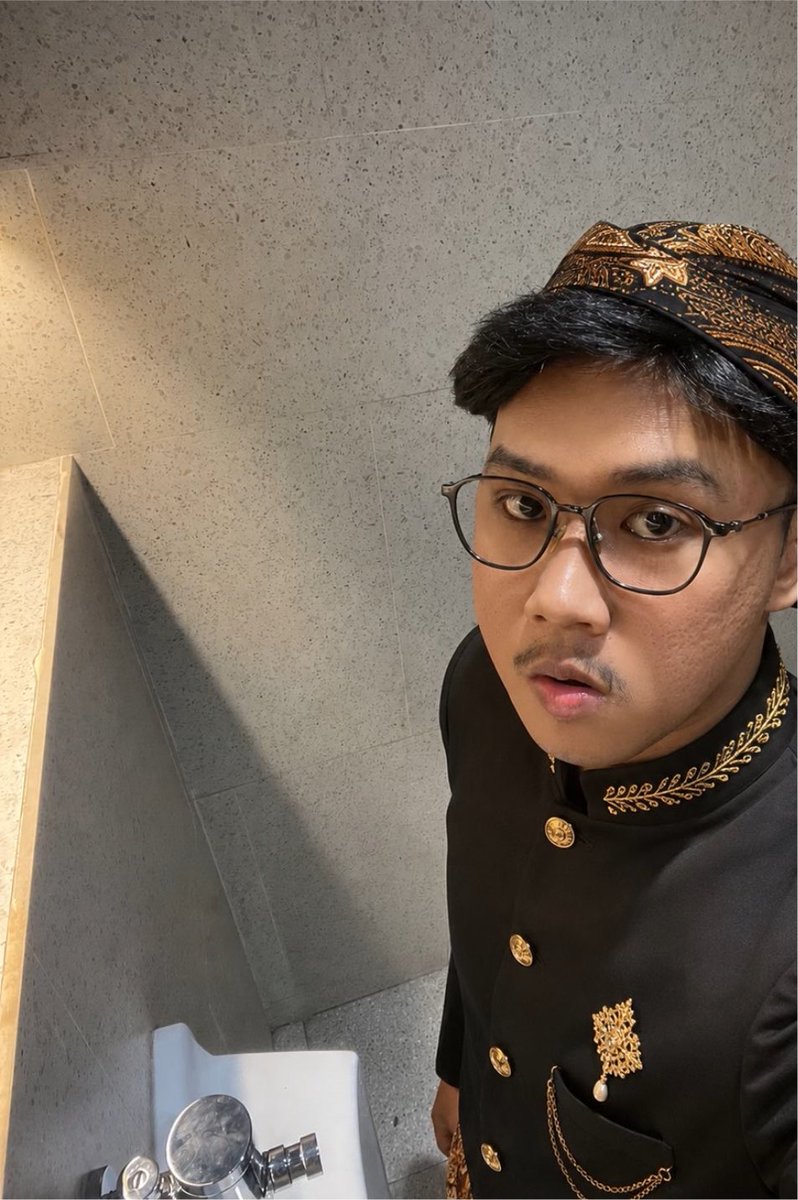 damshvaa's tweet photo. menjadi jawa https://t.co/qfjjvRRnAp