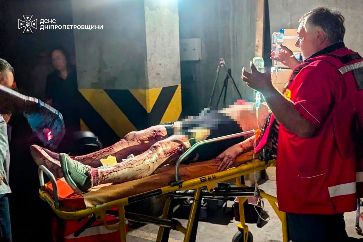 JDarkosint's tweet photo. The terrorist attack on a shopping mall in Kryvyi Rig by Putin's criminal regime killed 14 people and injured over a hundred, at least 11 of whom were children, Russia attacked the shopping mall with the intent to kill and cause harm; a second attack followed 30 minutes later. https://t.co/VkB5jg1LVT