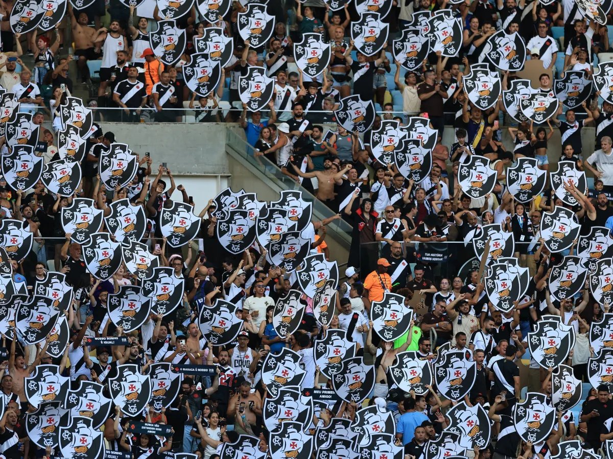 futtmais's tweet photo. 🚨🚨 Após negar o pedido do Vasco para mandar a partida contra o Vitória no Maracanã, o Desembargador explicou que o Cruzmaltino anunciou, no dia 11 de agosto, que jogaria em São Januário.

Com isso, a dupla Flamengo e Fluminense aprovou, uma semana depois, um cronograma de tratamento e cuidado do Maracanã, que impõe a paralisação entre 23 e 29 de agosto.

Posteriormente, no dia 19, o Vasco pediu para usar o Maracanã na partida que tinha anunciado que seria em São Januário.

Então, de acordo com o Desembargador, o Vasco teve uma "conduta violadora do princípio da boa-fé objetiva".

🗞️ @venecasagrande
📸 Buda Mendes/Getty Images