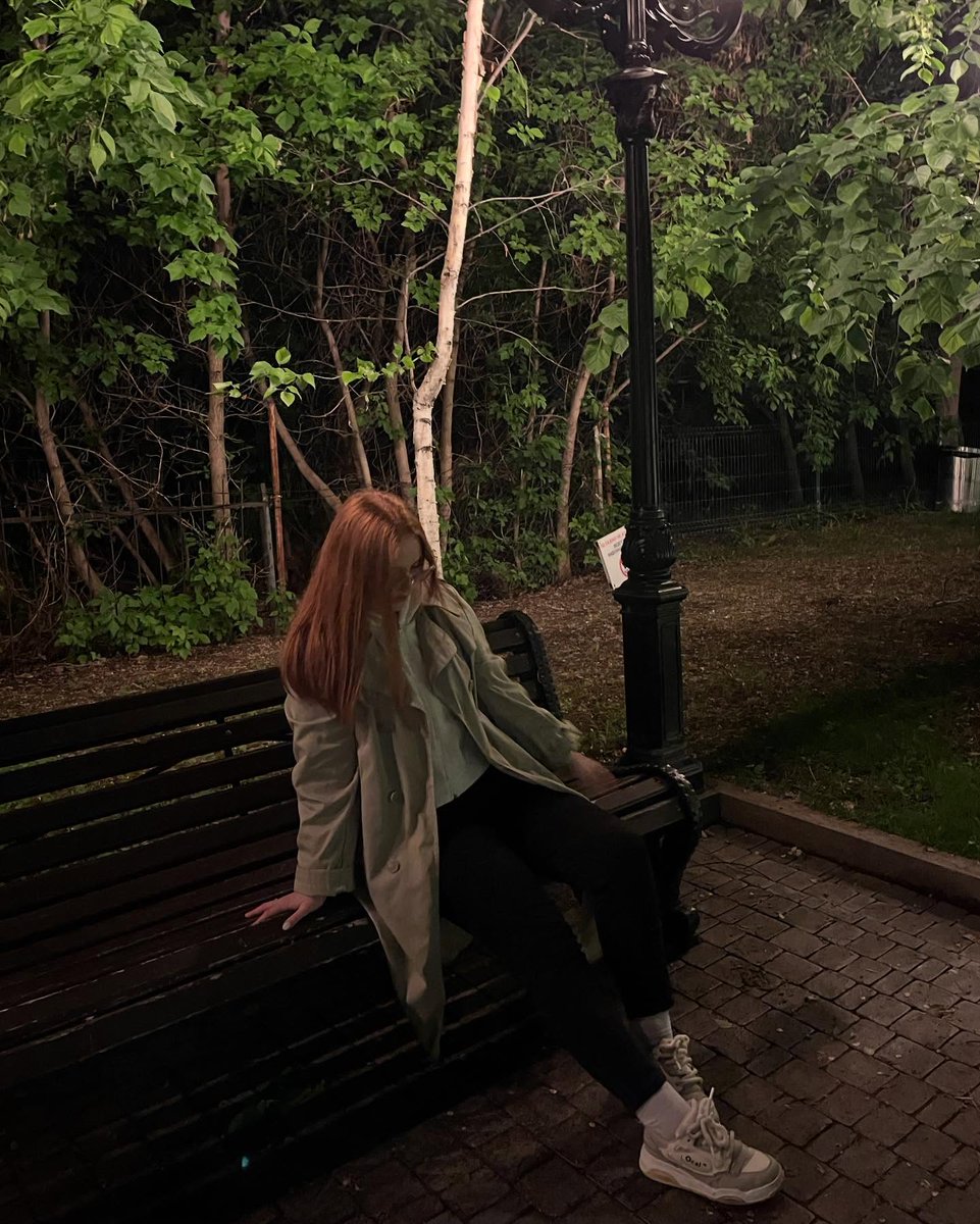 ___redhaired_'s tweet photo. DNua hari lalu, Flores baru saja retak dihantam gempa besar. Di sudut lain, jalanan nasional di Sumatra mungkin sudah lekas diaspal mulus kembali demi urat nadi ekonomi.amun jika kita sedikit menunduk, tanah tempat kita berpijak sesungguhnya masih meratap. https://t.co/LQDCeFG8UZ