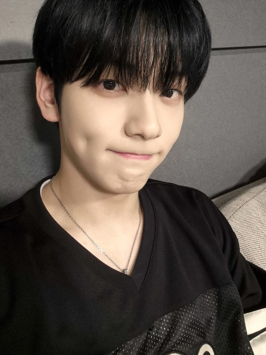 fuji_extraa's tweet photo. #MoaSelcaDay 

bread face with Soobinie ft. dimples

 #MOASD #TXT #투모로우바이투게더 #SOOBIN #MOA @TXT_bighit https://t.co/g9xBoaKugV