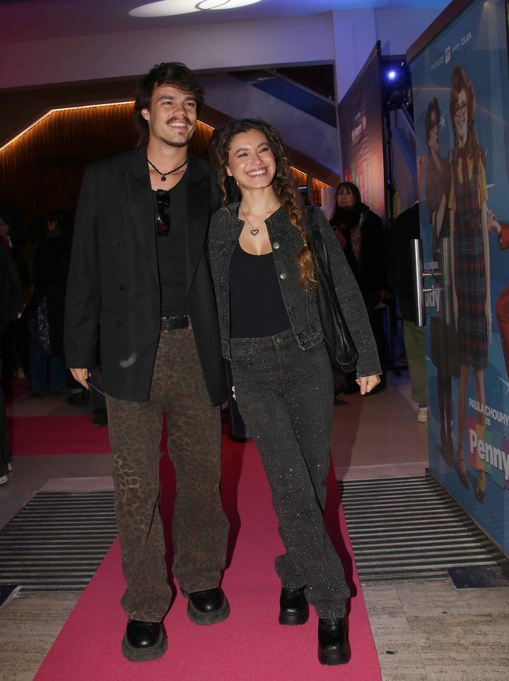 antipodal_05's tweet photo. tan lindos juntos 💫 https://t.co/z6ZFEnosvk