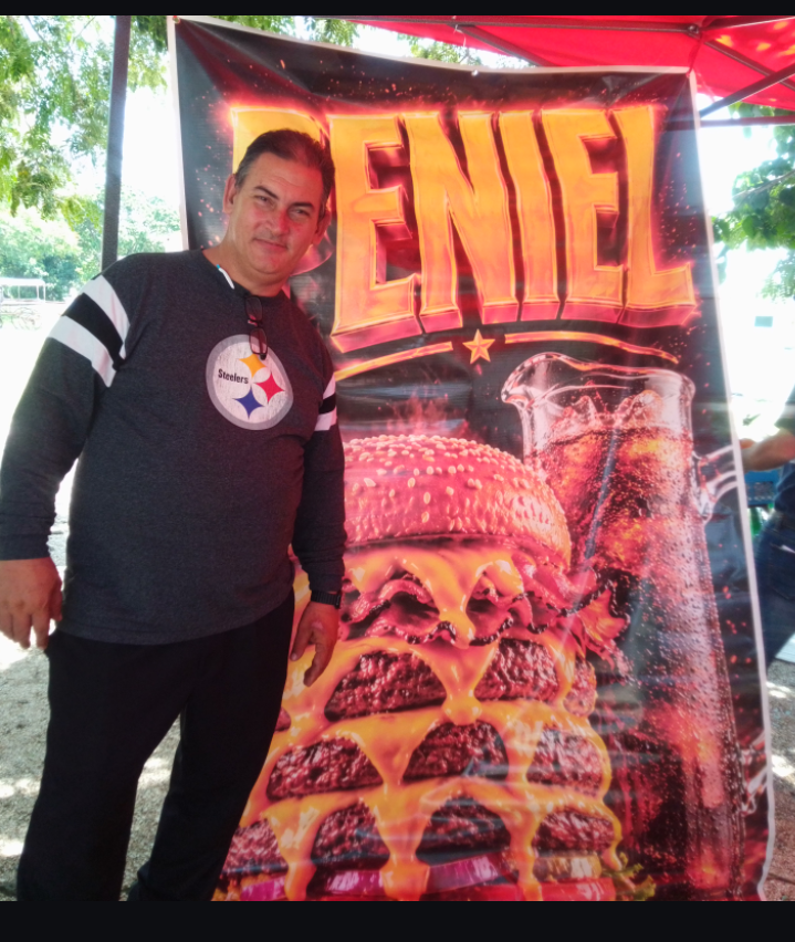 darilis229's tweet photo. 🌟🔥:📢✨ ¡Gran noticia en Río Cauto! ✨🏪 La mipyme Delicias Criollas abre punto de venta de la Cafetería Peniel ☕🍴 en la feria municipal. Pan con jamón 🥪, galletas 🍪, palitroques 🥖, panes 🥯 y croquetas 🍔. ¡Precios accesibles y pago por transferencia! 🙌. #RioCauto. https://t.co/GsiMFP0E2v