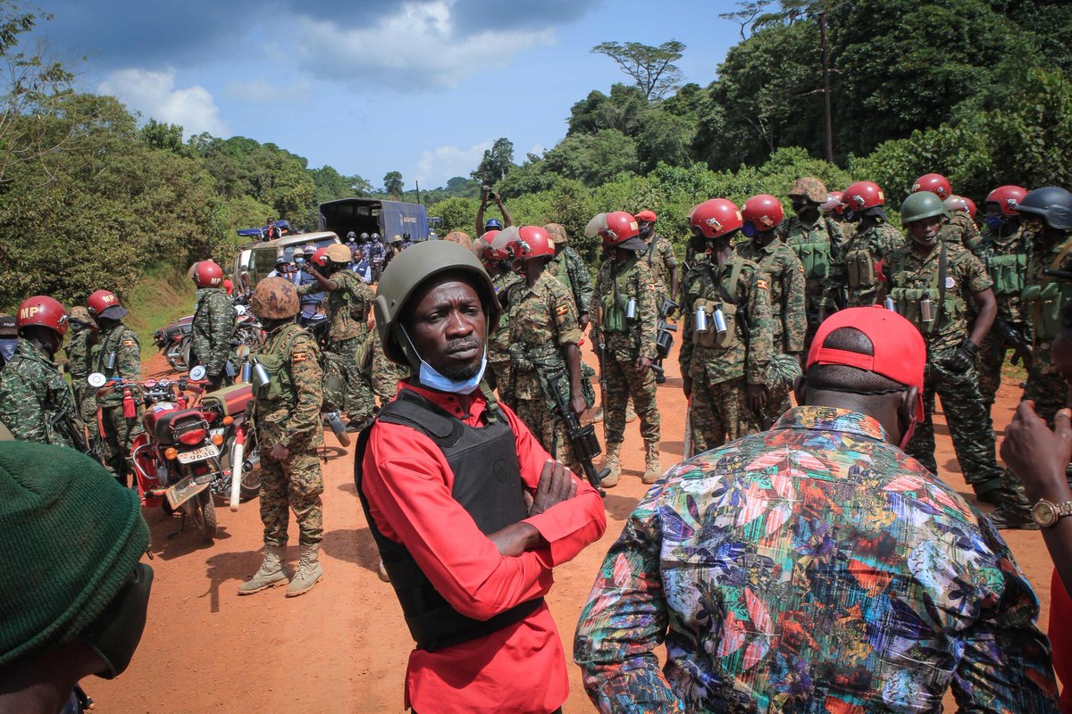 BrianKakare's tweet photo. @mkainerugaba Nyantagambirwa Akaneera omusorooza Kandi Bakehena akenyampira naarya; nenfumu zabanyankore. So yourself lacks to inject the same advice to your own veins because you started long time ago... CHOSING WAR OVER PEACE. Starting from Inside Uganda and now across the boarders.KARE!!! https://t.co/7Zv3aTpfaX