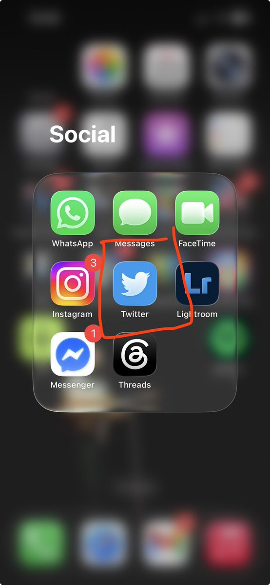 PATDNicole's tweet photo. Esta app me está obligando a actualizarla porque ya no me quiere mostrar las imágenes que la gente sube, pero me rehúso a llamarla X y no Twitter.

Vive la Résistance! https://t.co/feO37nlT53