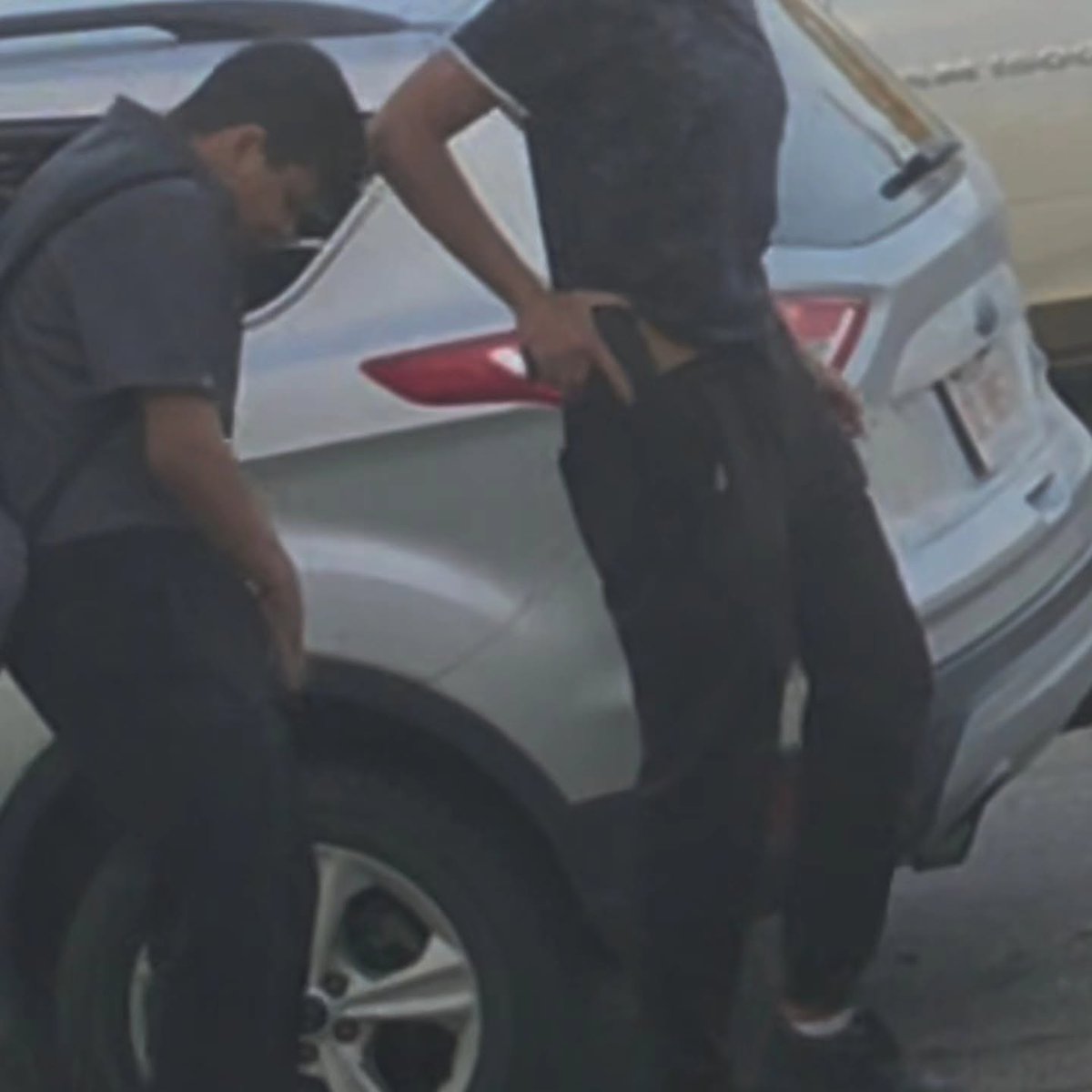 VanCityVice's tweet photo. 2 men seen carrying a gun the glengarry neighborhood today in Edmonton, AB https://t.co/kiLq0wxmEJ