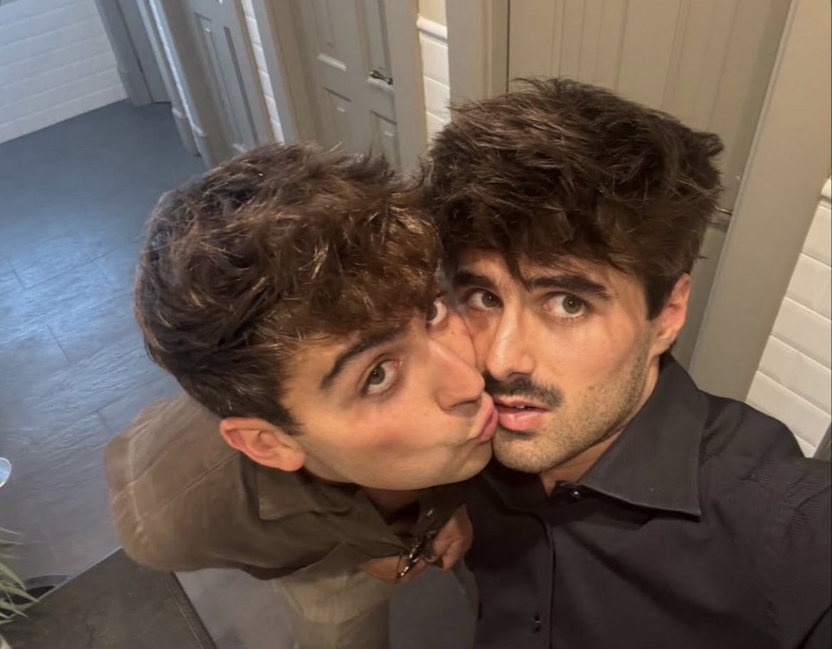 destelliix's tweet photo. 🏹👬🏻💘 https://t.co/lllrevC9mI