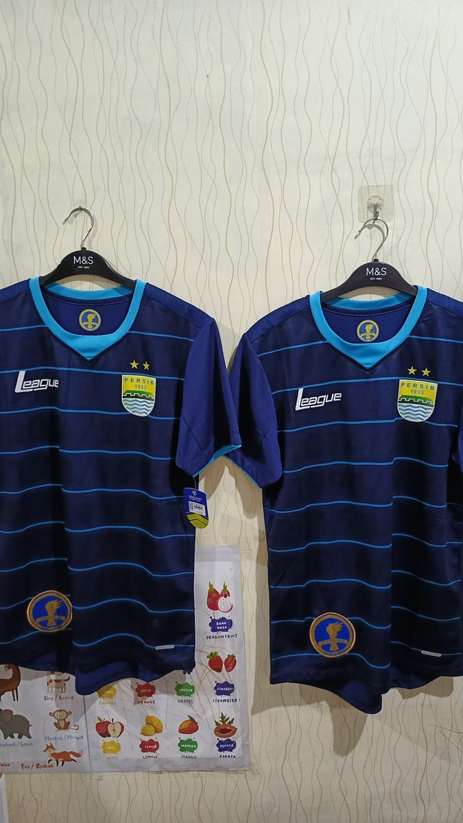 bekaskolprian's tweet photo. @rememberpersib nitip ah min siapatau ada yang nyari jersey third / alternate persib https://t.co/OIKVEoClge