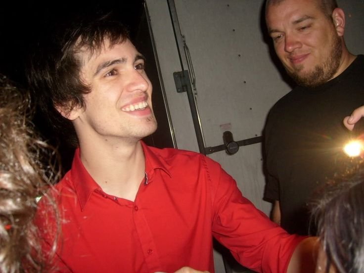 phanaticism_'s tweet photo. spreading red brendon realness https://t.co/bnKXP7lVMC