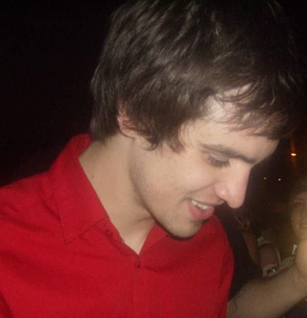 phanaticism_'s tweet photo. spreading red brendon realness https://t.co/bnKXP7lVMC