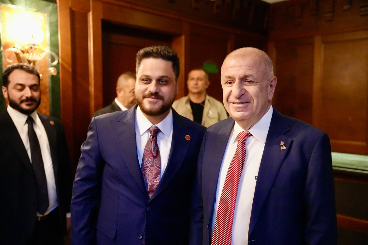 umitozdag's tweet photo. Bağımsız Türkiye Partisi Genel Başkanı Sayın Hüseyin Baş, Kutlu Parti Genel Başkanı Sayın Prof. Dr. Yusuf Halaçoğlu, Adalet Partisi Genel Başkanı Sayın Dr. Vecdet Öz, Milli Yol Partisi Genel Başkanı Sayın Remzi Çayır ile çok faydalı bir değerlendirme toplantısı gerçekleştirdik. 

Kendilerine davetimi kabul edip bir araya gelme fırsatı verdikleri için teşekkür ediyorum.